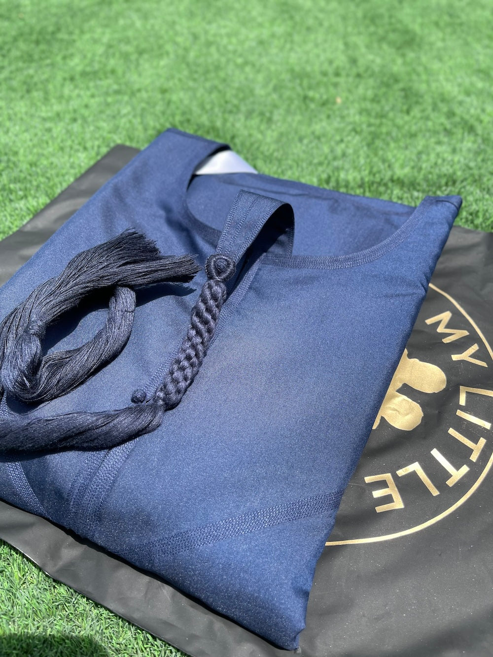 رجال منتصف الليل الأزرق الإماراتي ثوب