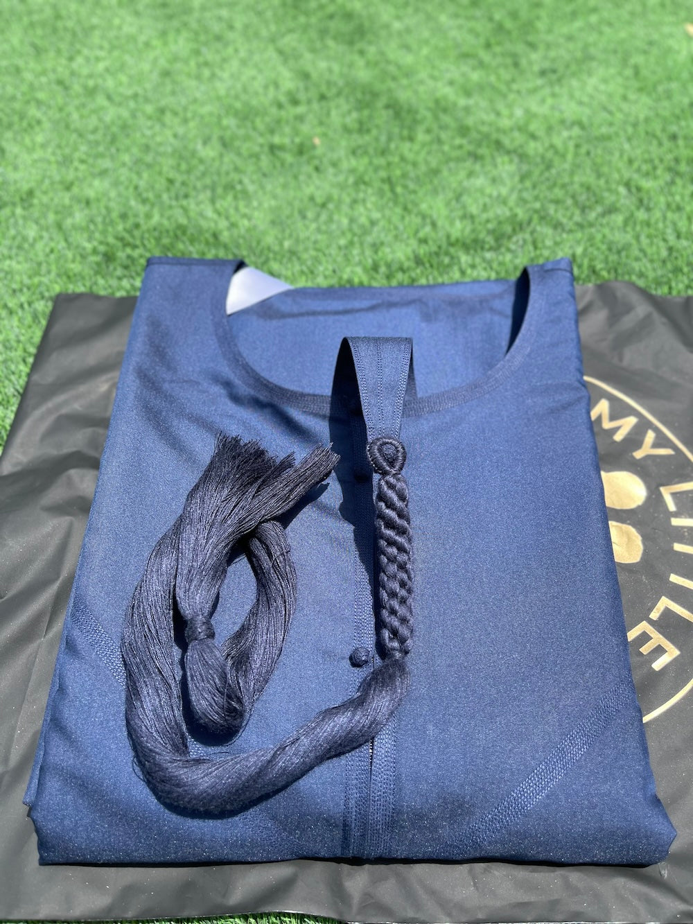 رجال منتصف الليل الأزرق الإماراتي ثوب