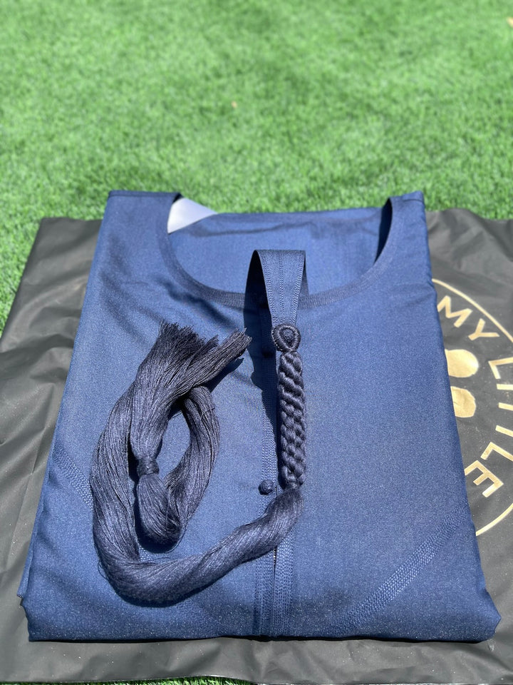 رجال منتصف الليل الأزرق الإماراتي ثوب