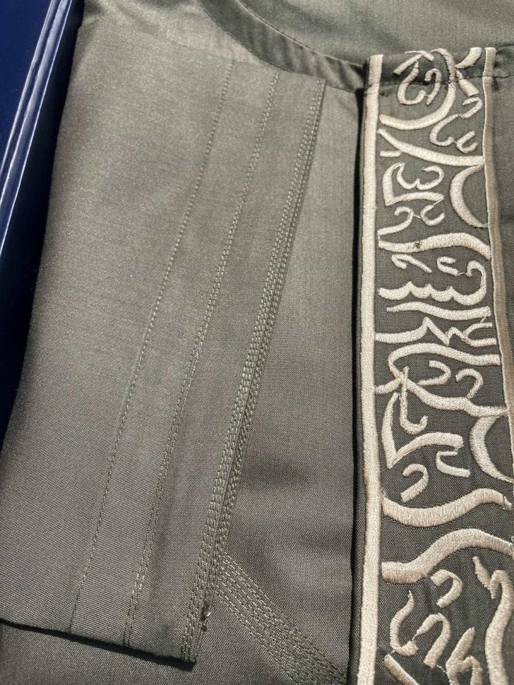 Mens Emerald Emirati Thobe with Gold Calligraphy