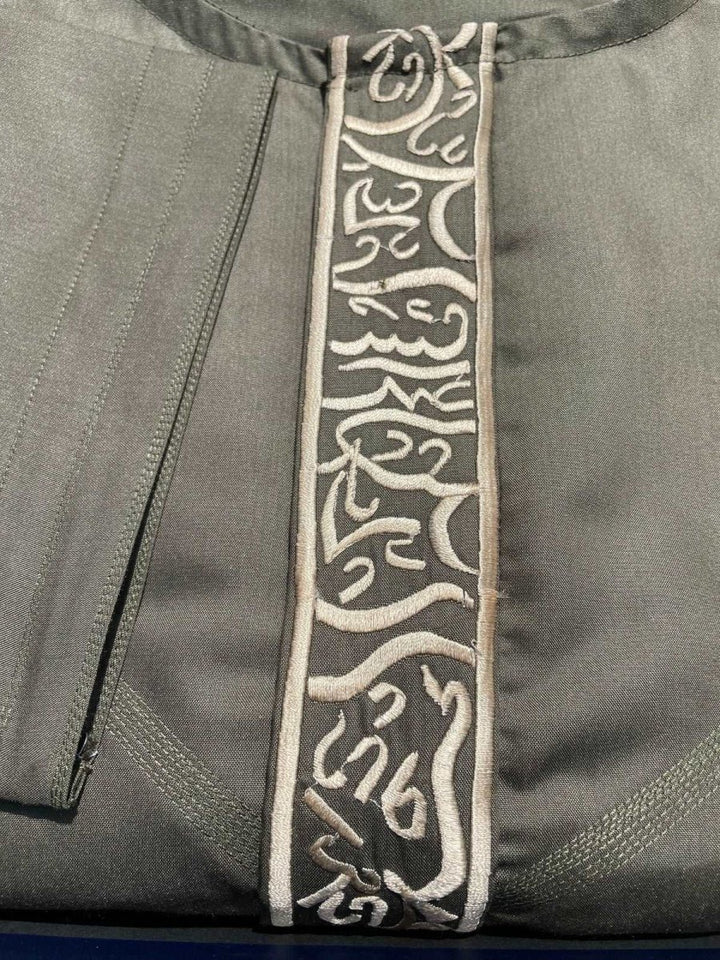 Mens Emerald Emirati Thobe with Gold Calligraphy