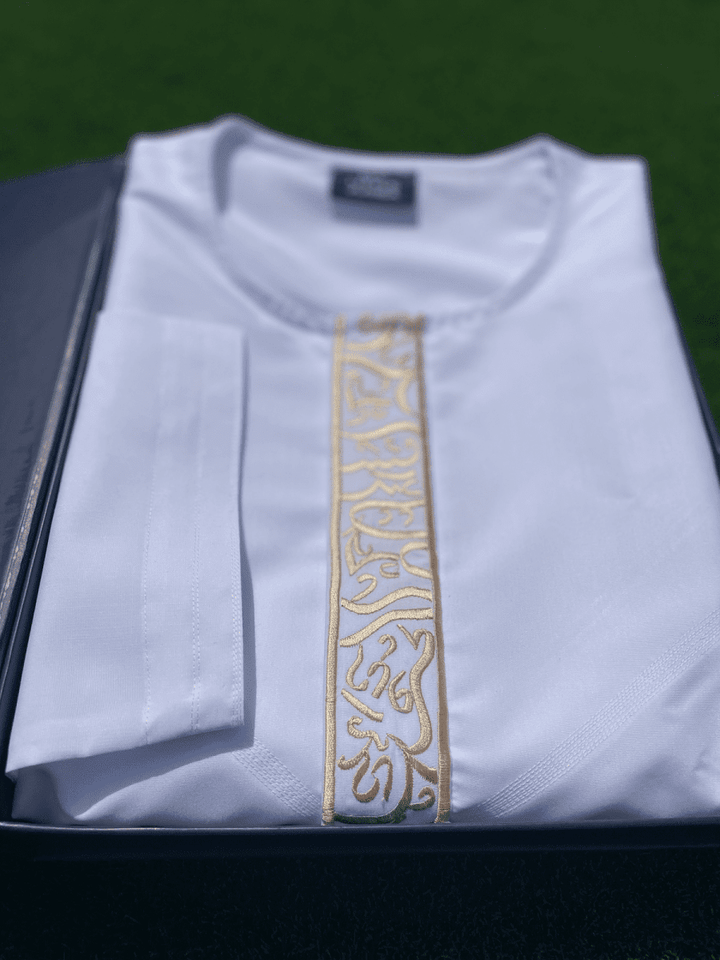 Mens White Emirati Thobe with Gold Calligraphy