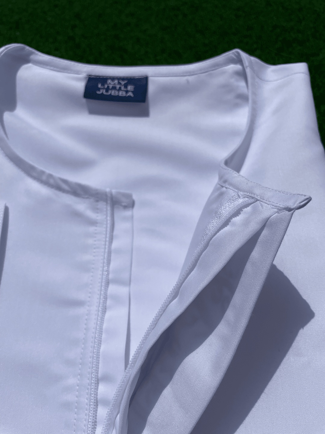 Mens White Emirati Thobe with Gold Calligraphy