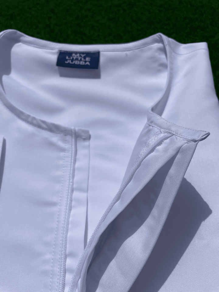 Mens White Emirati Thobe with Gold Calligraphy