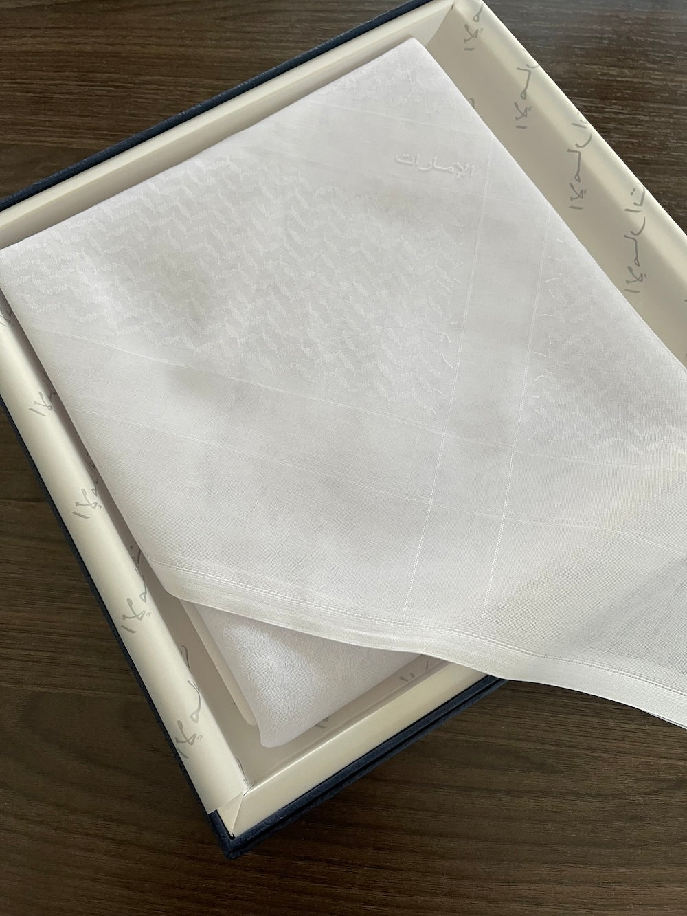 وشاح همداني فاخر أبيض سادة للرجال (صلب)