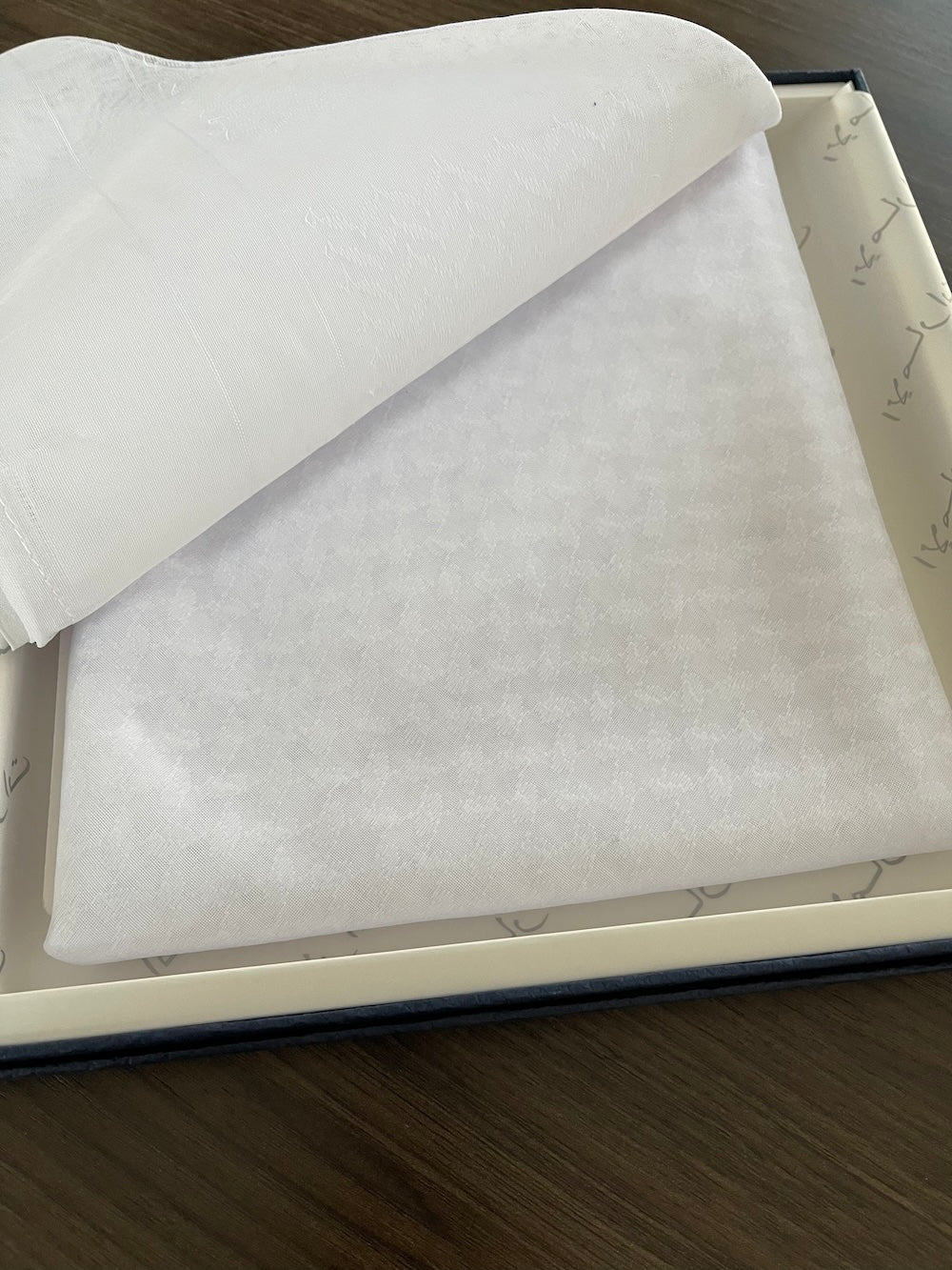 وشاح همداني فاخر أبيض سادة للرجال (صلب)