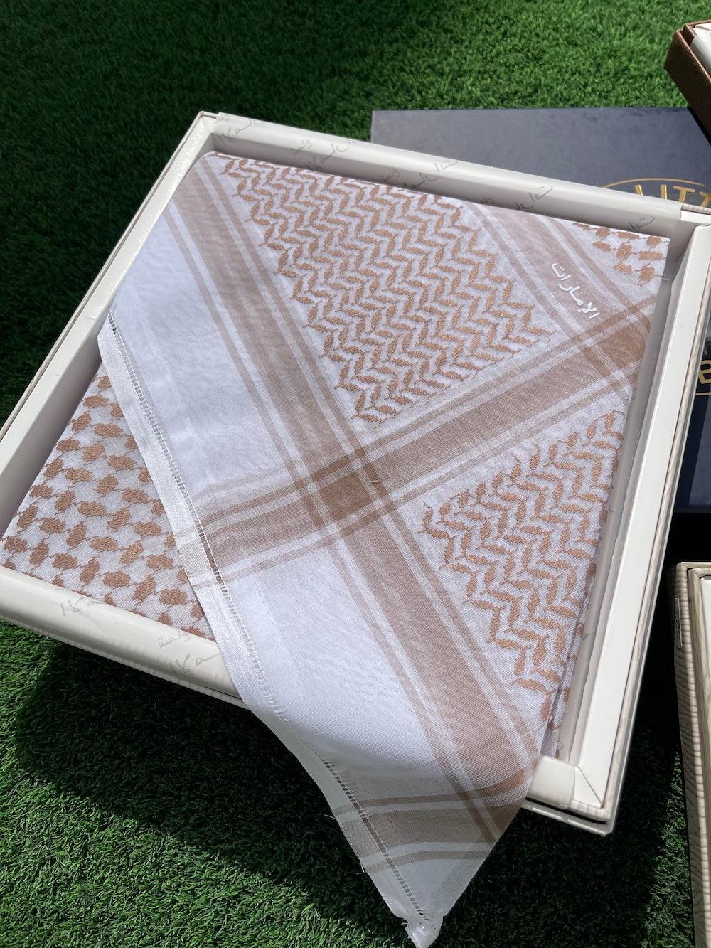 Light Gold Luxury Keffiyeh – Traditional Stiff Cotton Scarf