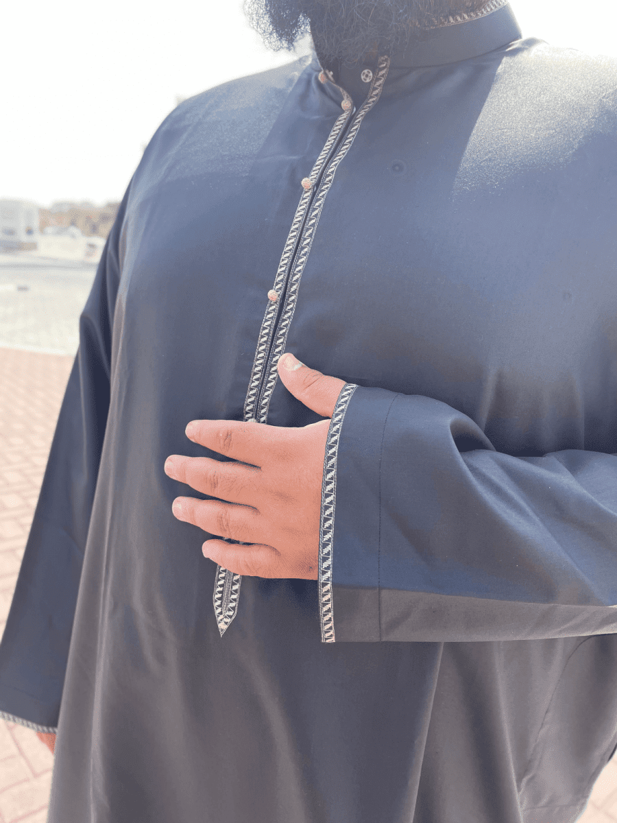 Mens Two Toned Black Bahraini Thobe with Cream Embroidery