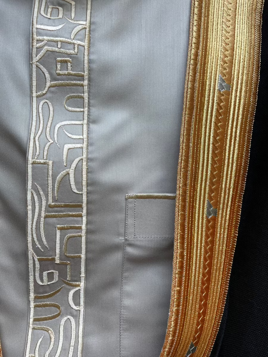 Mens Light Grey Thobe with Gold Embroidery 5 Pcs Set