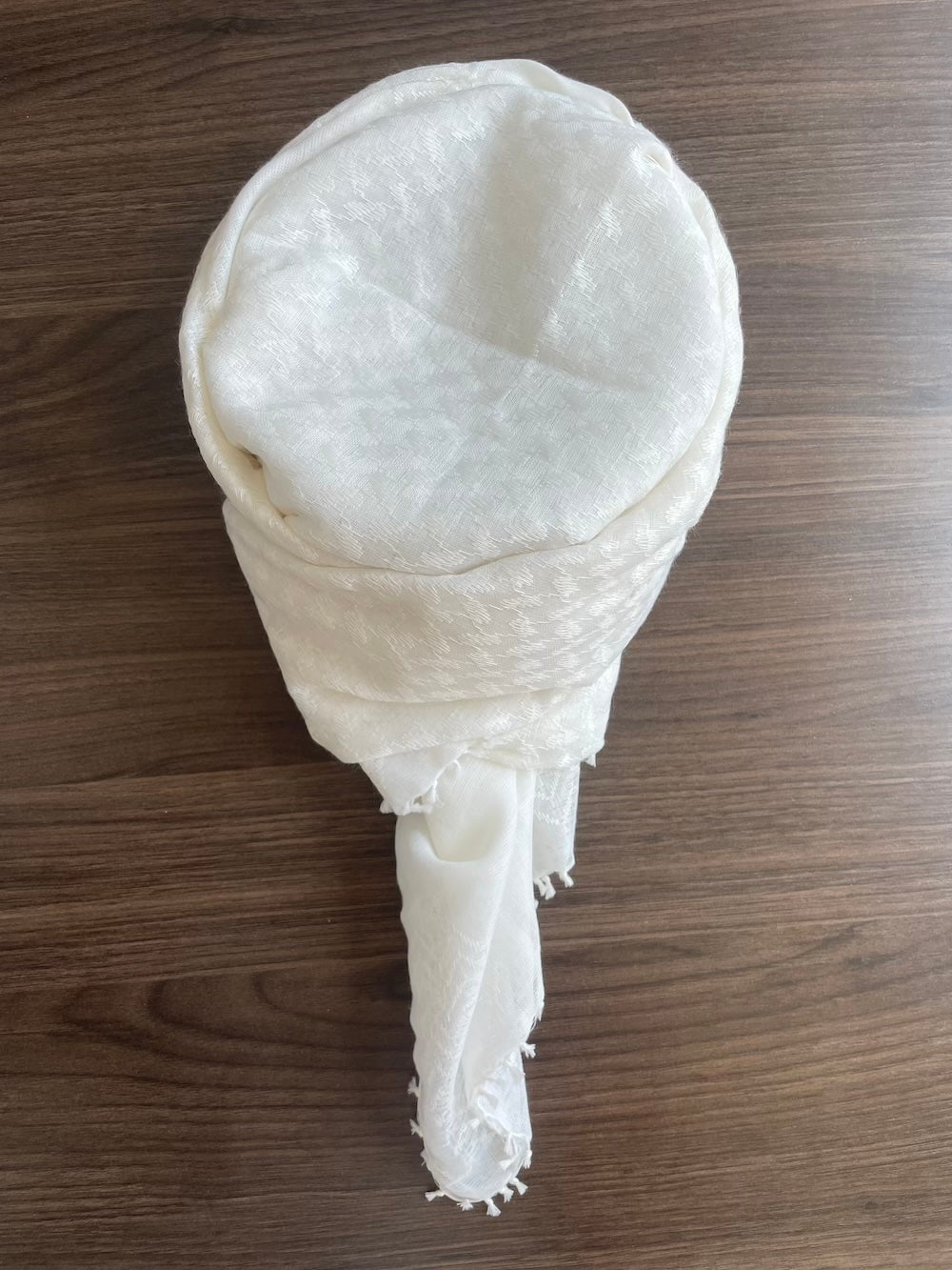 قبعة عربية رجالية جاهزة باللون الكريمي شماغ كوفية