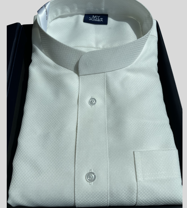 ثوب كويتي رجالي منقوش بالماس مع أزرار ظاهرة