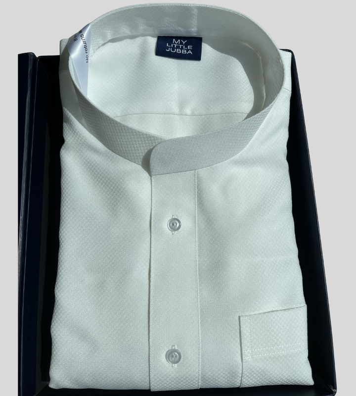 ثوب كويتي رجالي منقوش بالماس مع أزرار ظاهرة