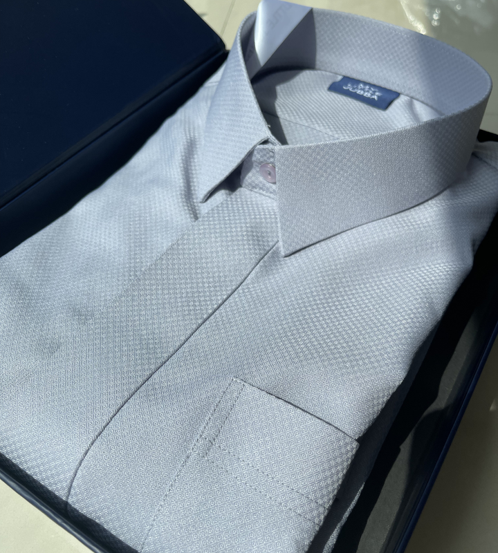 ثوب كويتي رجالي منقوش بالماس مع أزرار ظاهرة