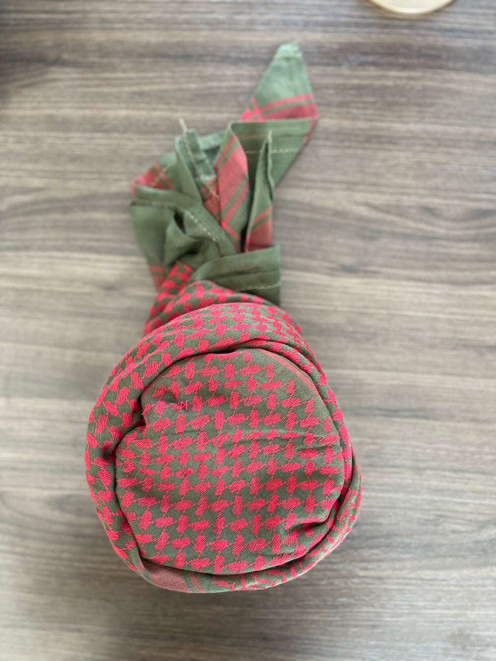 كوفية قبعة عربية حمراء وخضراء جاهزة للرجال