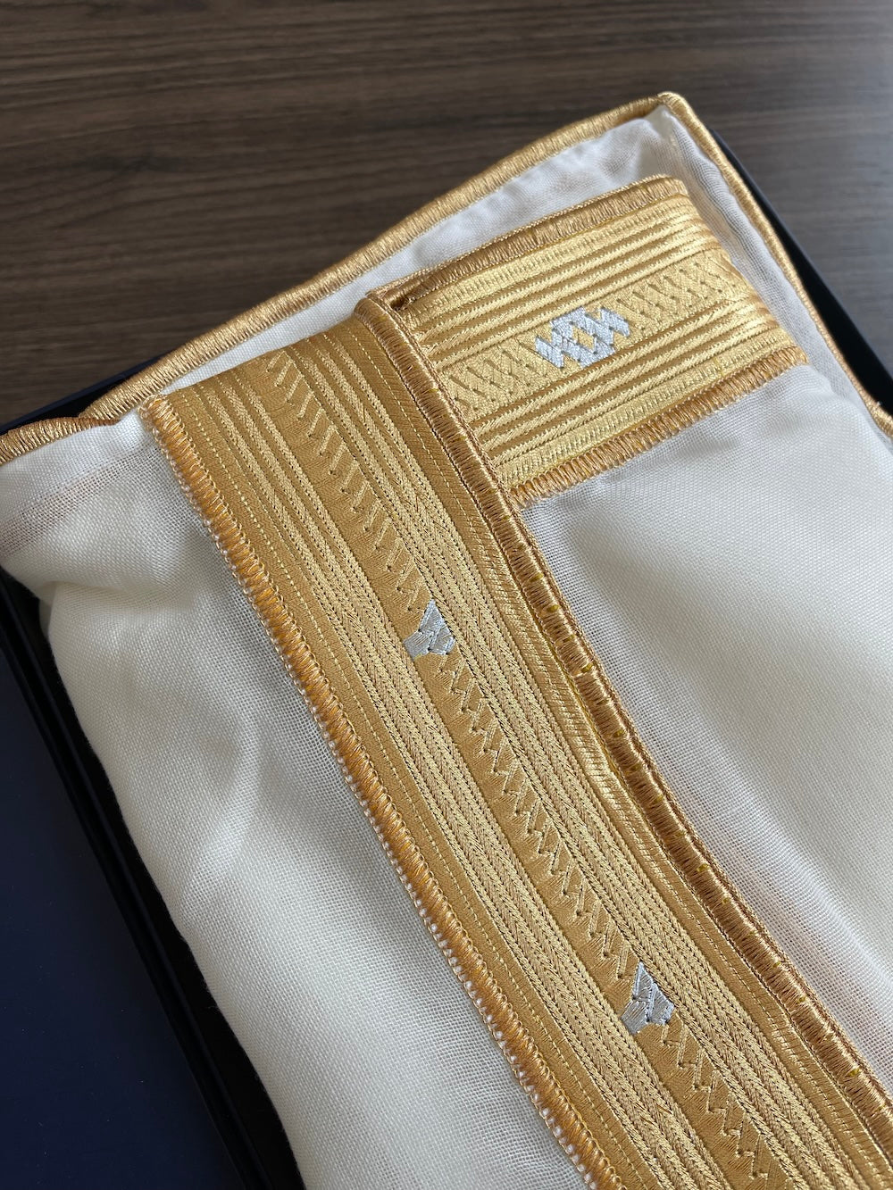 بشت رجالي عالي الجودة أوف وايت