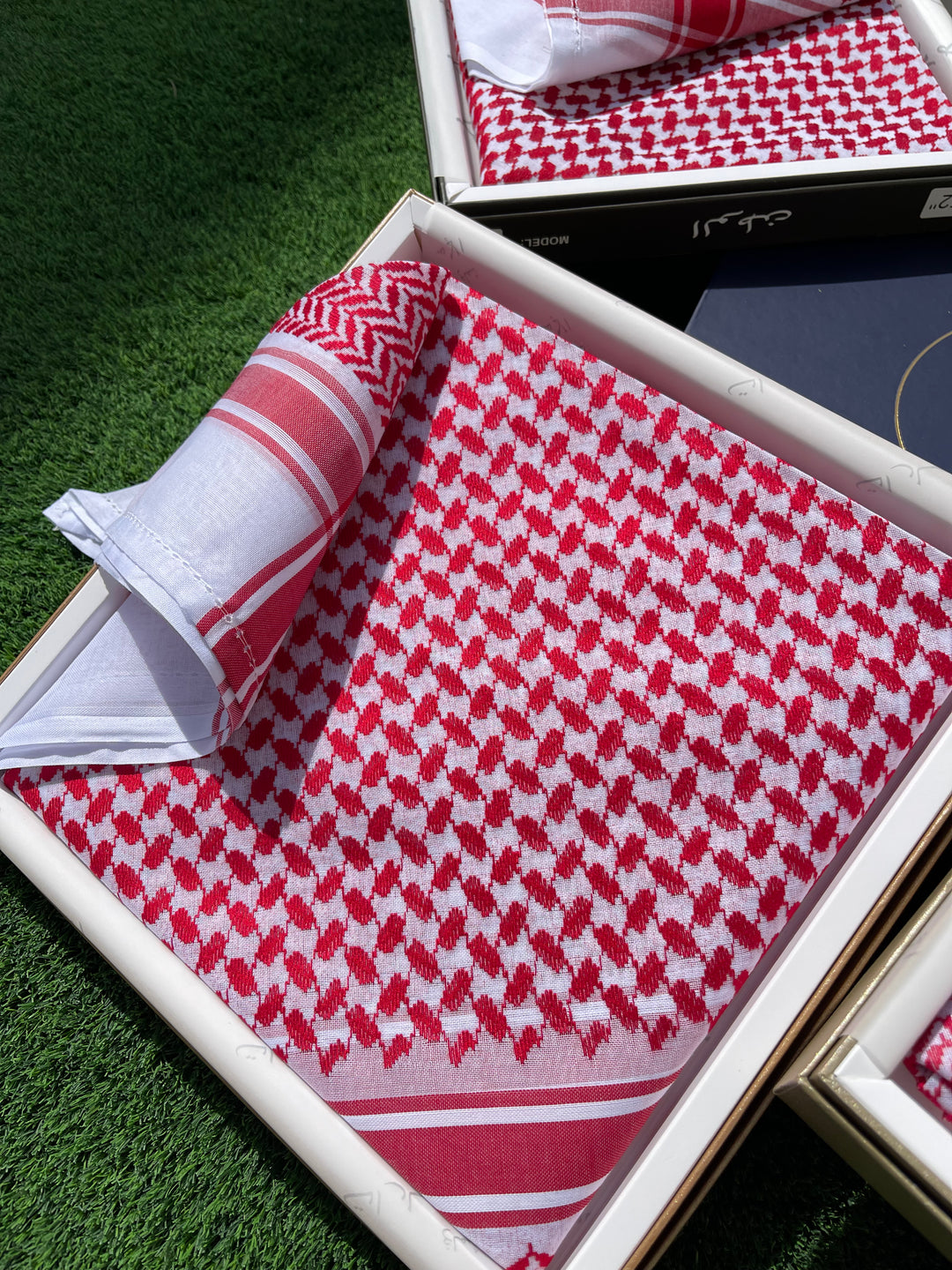 للجنسين Red & White Shemagh Keffiyeh Darf - Al Ain