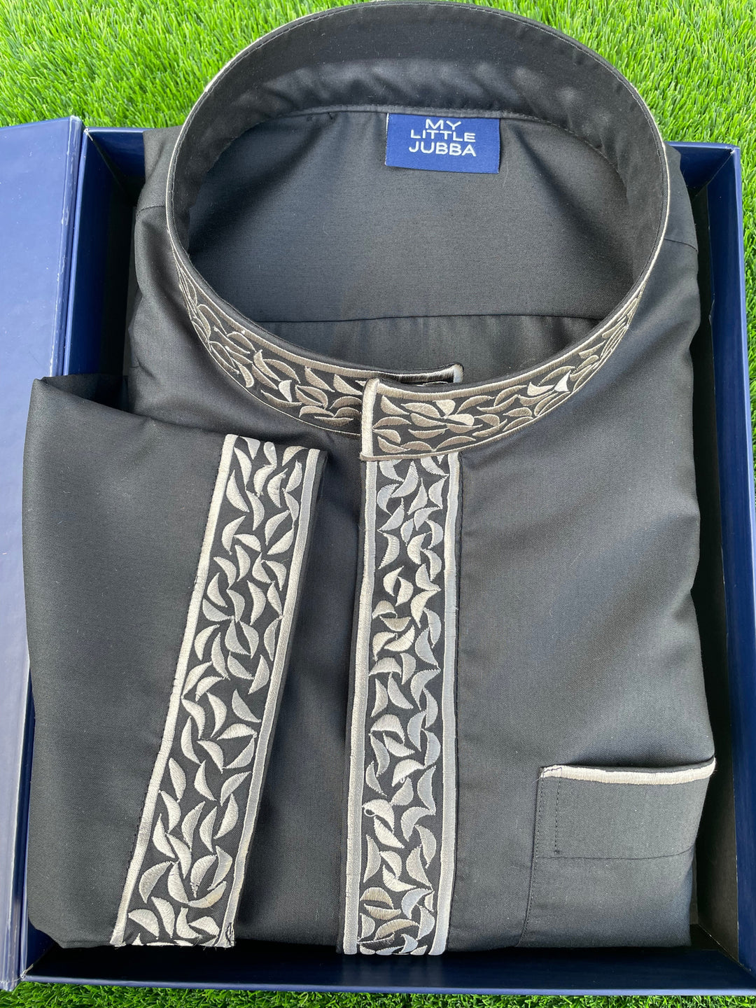 Mens Black Saudi Thobe with Silver Embroidery