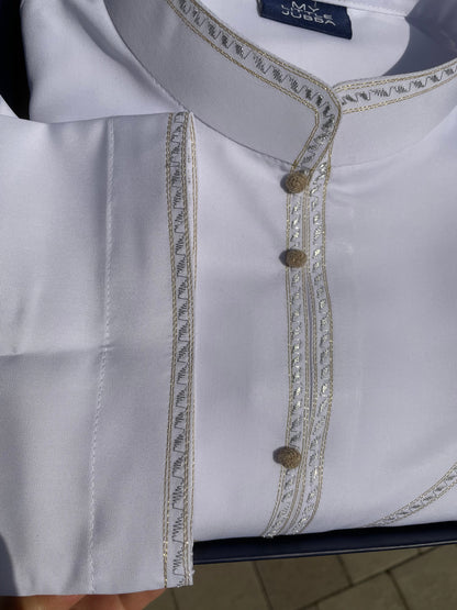 Mens White Bahraini Thobe with Gold and Silver Embroidery