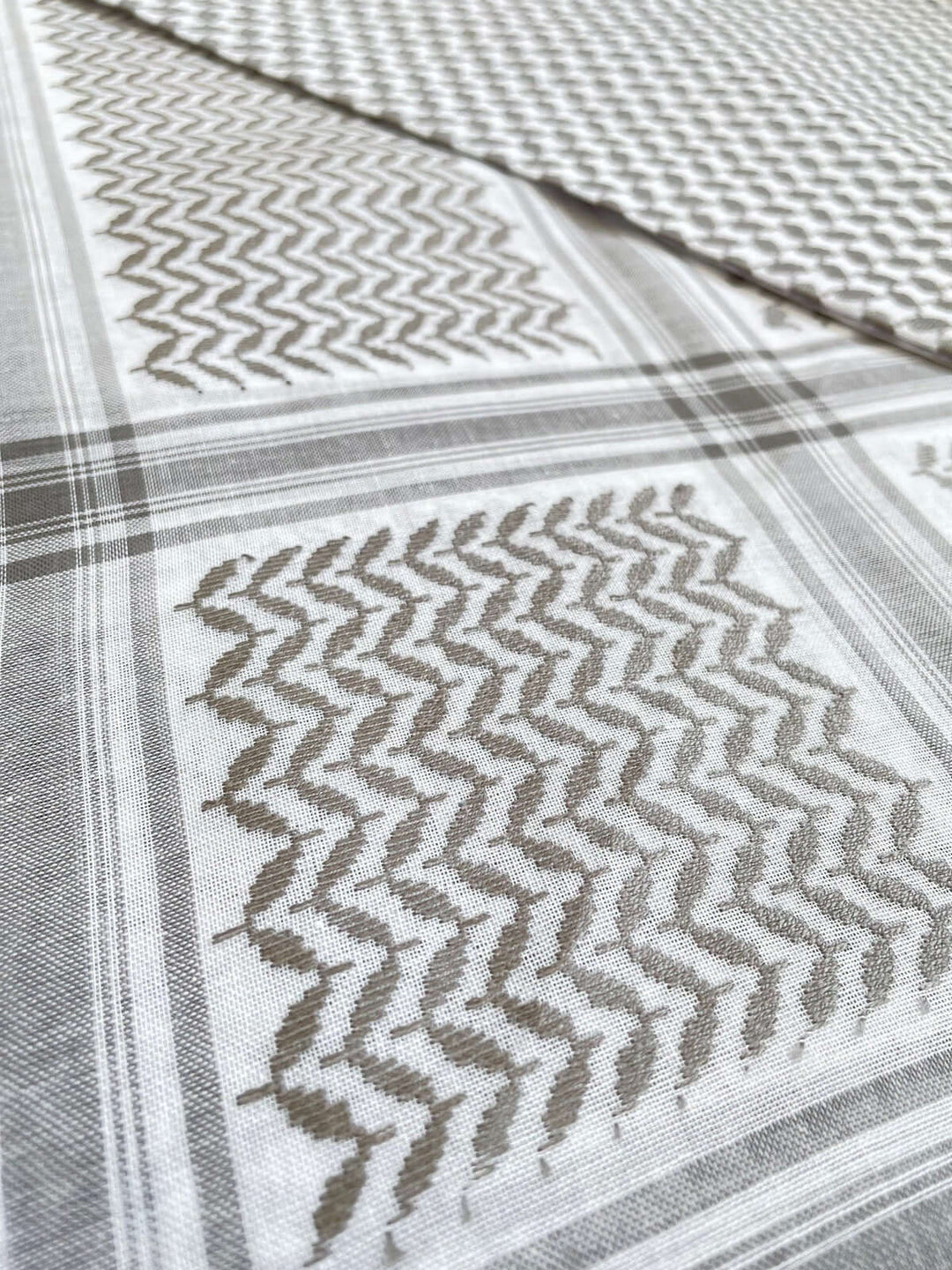 Mens Light Grey and White Shemagh Scarf